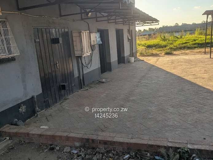 Chitungwiza Zengeza 4 commercial building for sale  (Sole Mandate)