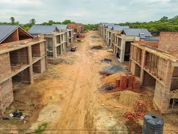 4 Bedroom Flat & Apartment