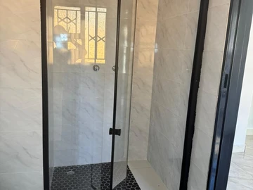 3 Bedroom Flat & Apartment