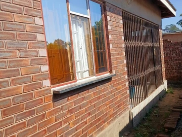 2 Bedroom Flat & Apartment