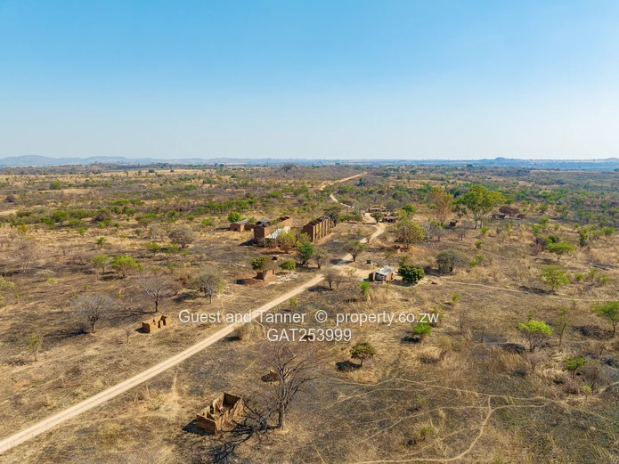 A Choice Of Two Farms - Banket / Rafingora