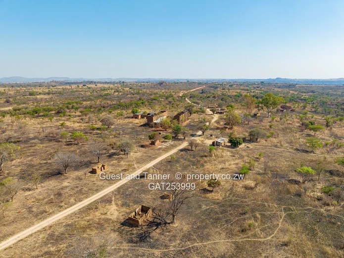 A Choice Of Two Farms - Banket / Rafingora