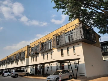 2 Bedroom Flat & Apartment