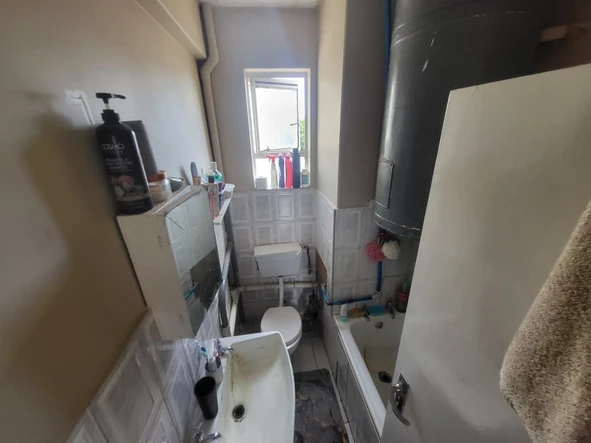 2 Bedroom Flat & Apartment