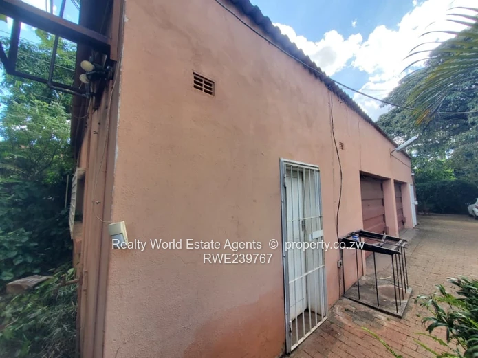 Three Beds House to Rent-Close to Alexandra Park