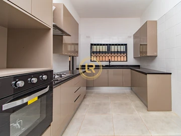 3 Bedroom Flat & Apartment