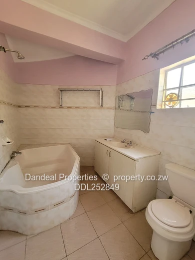 Goodhope 5-Bed Home with Pool & Spacious Grounds