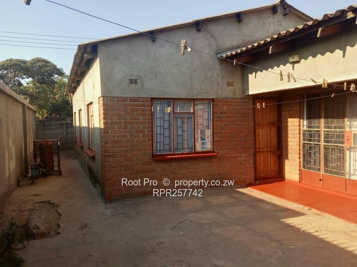Chitungwiza Unit L house for sale 
