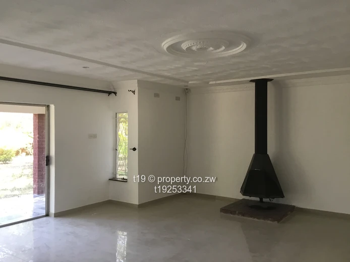 Spacious 4 bed house pus 3 bed cottage