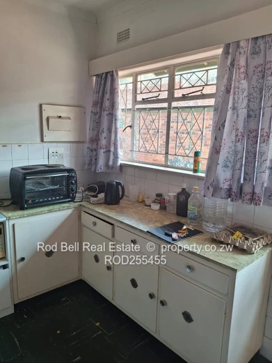 Cozy 2-Bed Garden Flat in Avondale
