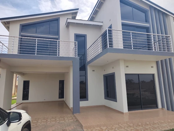 4 Bedroom Flat & Apartment