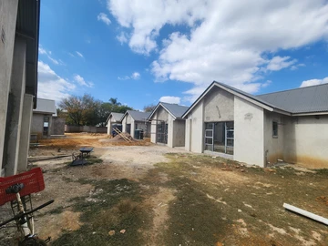 Elegant 3-Bedroom Townhouse in Prime Borrowdale West with Borehole