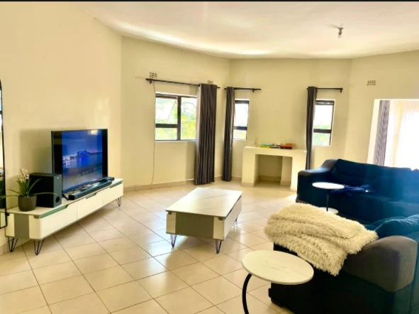 6 Bedroom Flat & Apartment