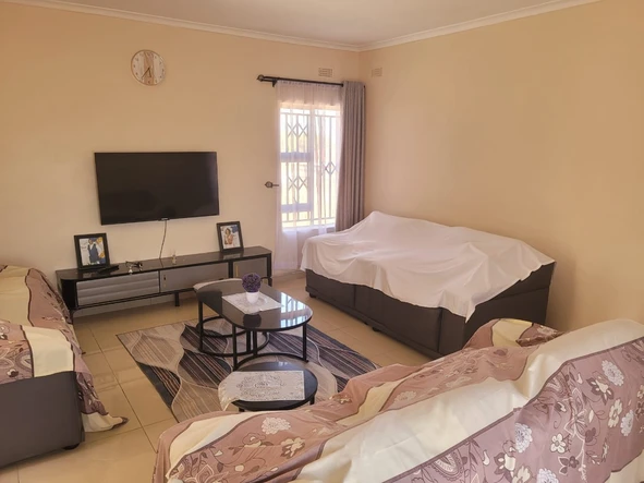 2 Bedroom Flat & Apartment