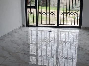 2 Bedroom Flat & Apartment