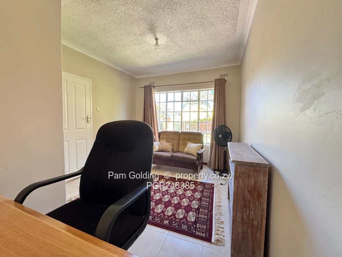 Furnished 3 bedroom Cottage - Helensvale 