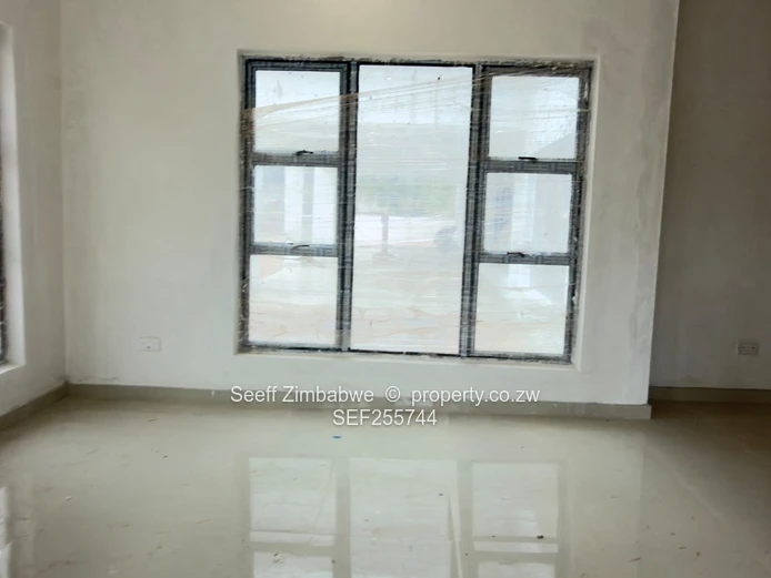 Spacious 5-Bedroom Executive Property with 3-Bedroom Cottage