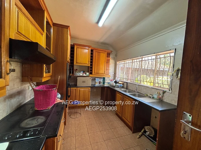 Emerald Hill: 5-Bed Home with Pool & Borehole (Sole Mandate)