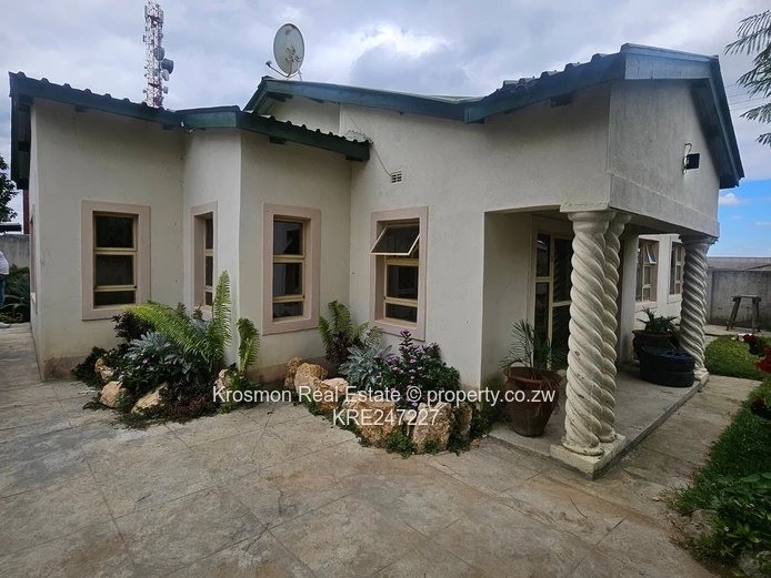 Cherutombo Gated walled 3-Bed with Garden, En-Suite & Decorative Ceilings — Marondera (Sole Mandate)