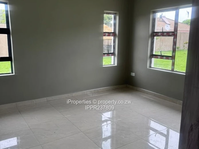 Modern 3-Bed, 2-Bath Cottage in Arlington, Harare South