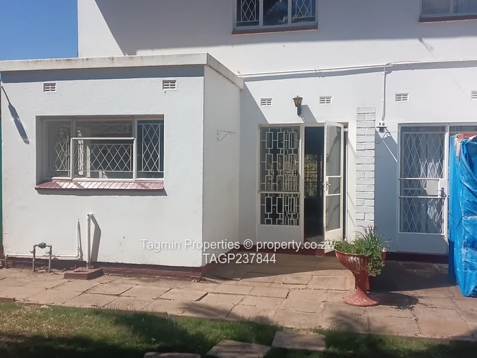 To rent is a Charming 2-Bed Mabelreign Flat with Garden & Garage (Sole Mandate)