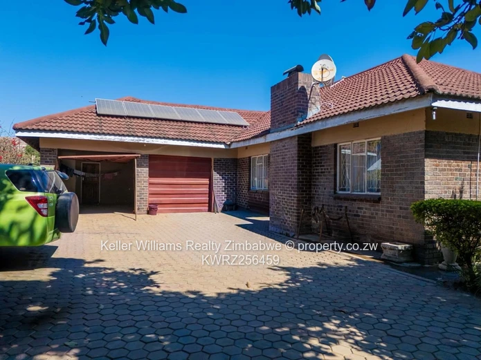 Family Home on 2,142 m², with Solar and Borehole (Sole Mandate)