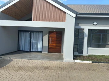 2 Bedroom Flat & Apartment