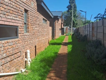 2 Bedroom Flat & Apartment