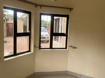 3 Bedroom Flat & Apartment