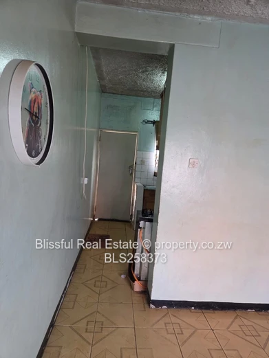 Mufakose 2-Bed Apartment - Tiled Floors & Fitted Kitchen (Sole Mandate)