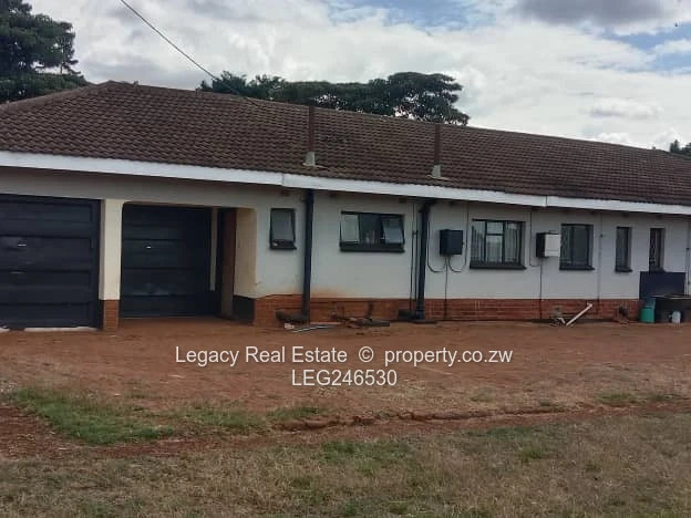 Imposing Marlborough Property With Borehole And Cottage,Large Title Deed Property .