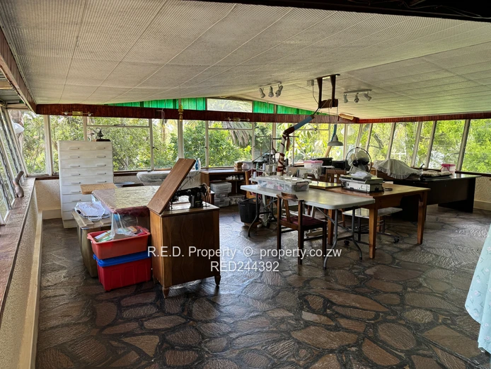 Stunning Family Residence In Hillside!