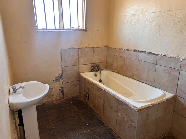 2 Bedroom Flat & Apartment