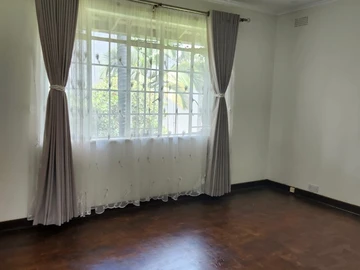3 Bedroom Flat & Apartment