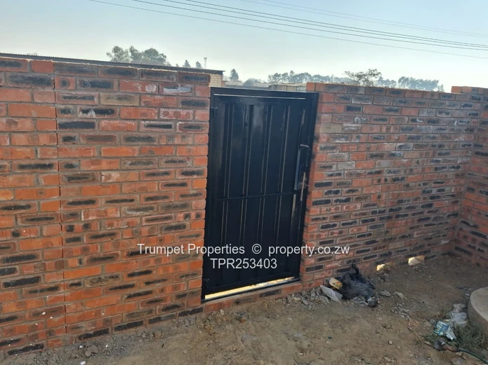 5-Bedroom Brick Home in Walled Glen View Yard