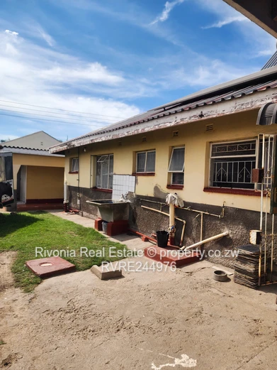 Mainway Meadows 4-Bed Home with Borehole — Harare South