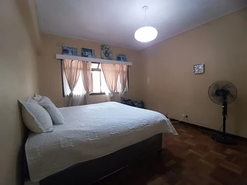 2 Bedroom Flat & Apartment
