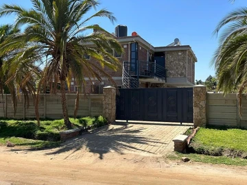 2 Bedroom Flat & Apartment