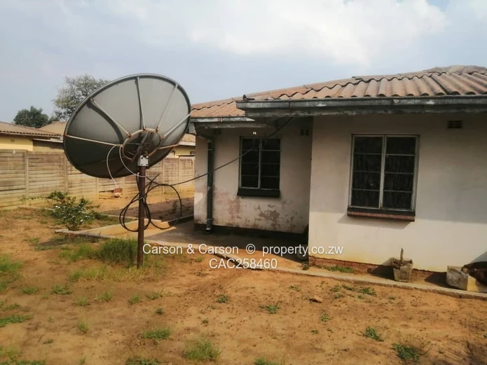3-Bed Home in Highfield — Walled Garden, Garage & Verandah