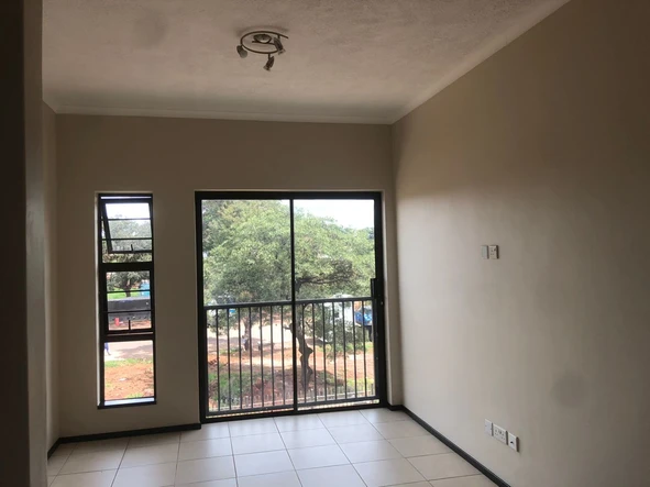 2 Bedroom Flat & Apartment