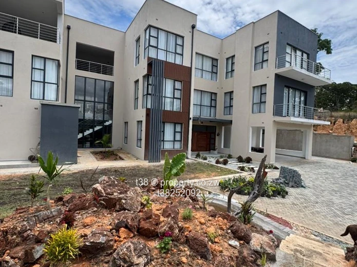 Luxury 5-Bed Umwinsidale: Pool, Terrace, Walk-in Closet & Borehole