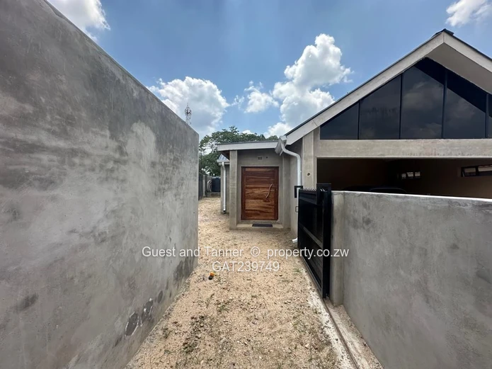 Spacious 3-Bedroom Cluster House in a 12-Unit Complex in Greendale