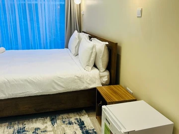 3 Bedroom Flat & Apartment