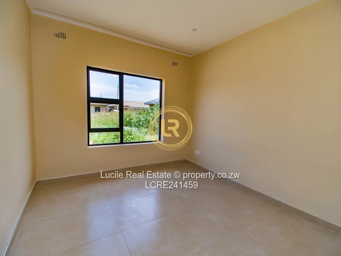 Newly Constructed 3 Bedroom Residence in Raiham Park