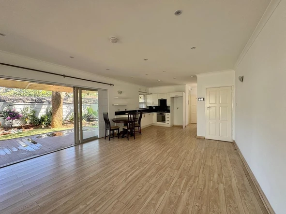 2 Bedroom Flat & Apartment