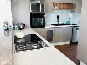 4 Bedroom Flat & Apartment