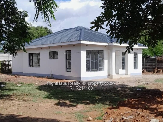 A recently built cozy cottage sitting on 500sqm in the opulent sunburn of Greendale