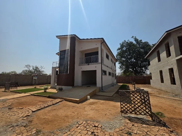 4 Bedroom Flat & Apartment