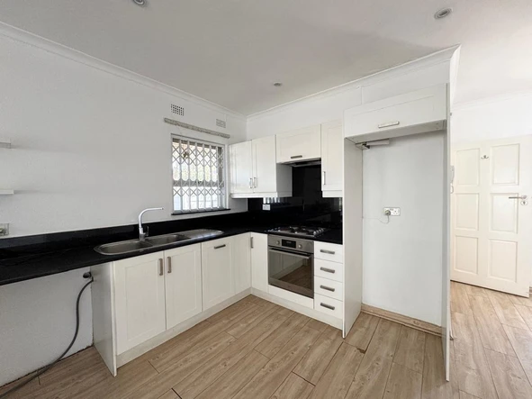 2 Bedroom Flat & Apartment
