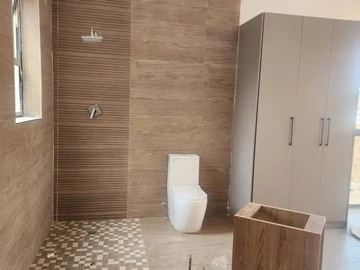 4 Bedroom Flat & Apartment